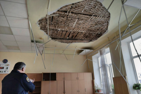 В школе Армавира обрушился потолок