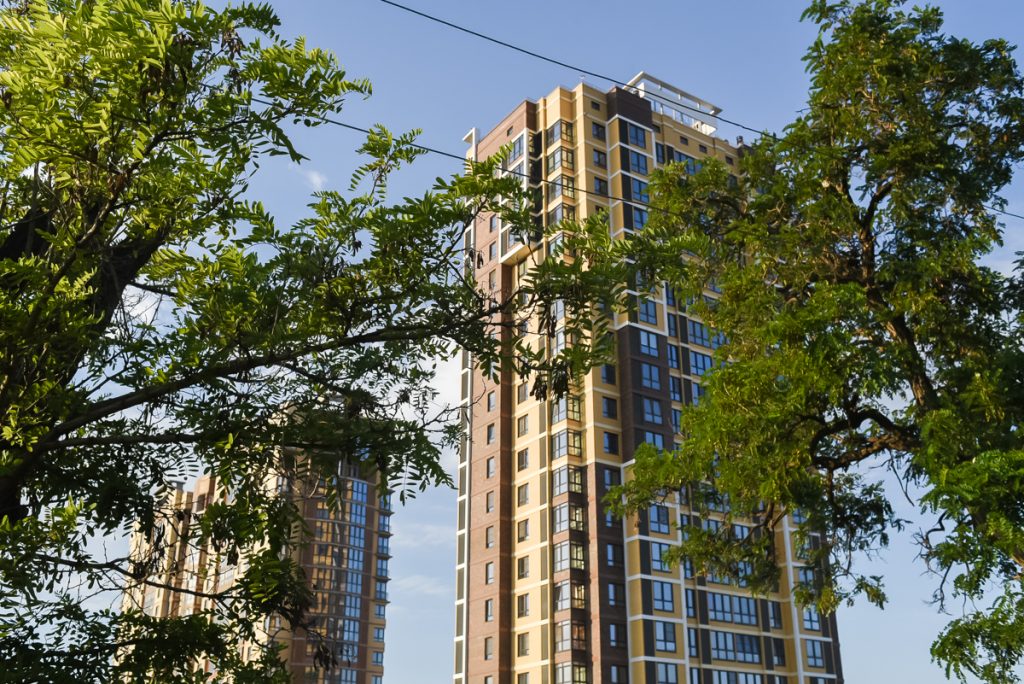В многоэтажных домах Ставрополья активно меняют лифтовое оборудование