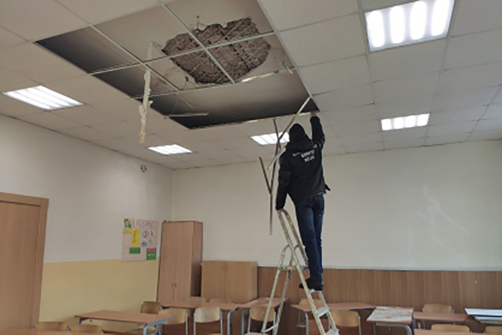 В школе Архангельска обрушился потолок