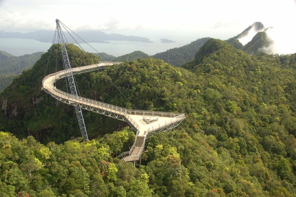 Владивосток, Китай и Малайзия: ТОП-10 высочайших мостов мира
